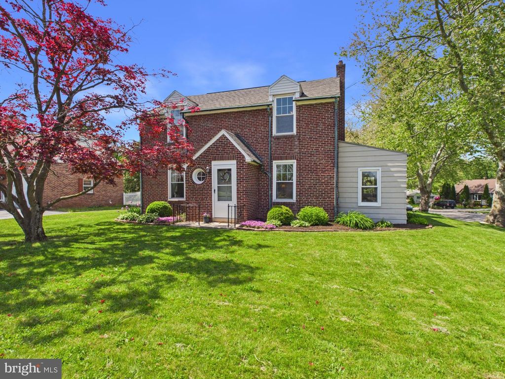 2301 SUNSET LN, York, PA 17408