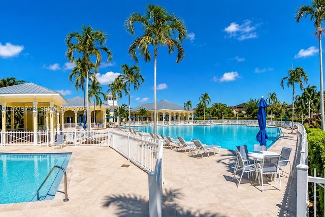 142 SE 28th Ter 6, Homestead, FL 33033