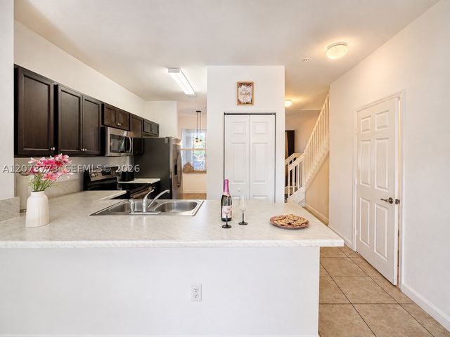 142 SE 28th Ter 6, Homestead, FL 33033
