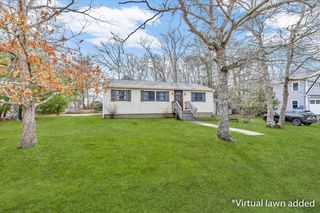 104 Edgewater Dr W, Falmouth, MA 02536