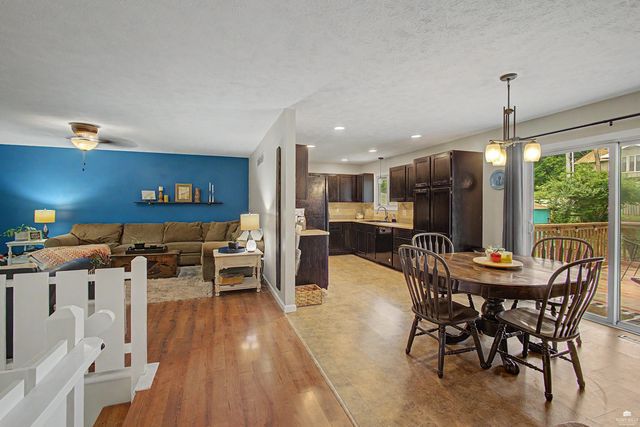 1805 Cedar Crest Drive, Manhattan, KS 66503