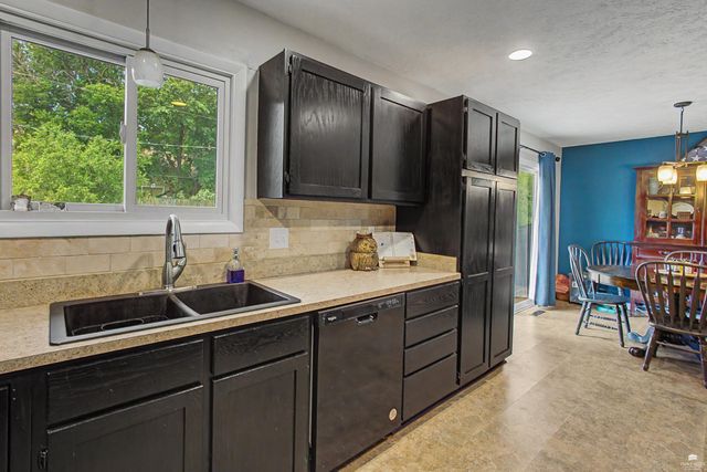 1805 Cedar Crest Drive, Manhattan, KS 66503