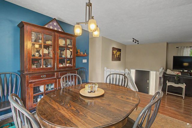 1805 Cedar Crest Drive, Manhattan, KS 66503
