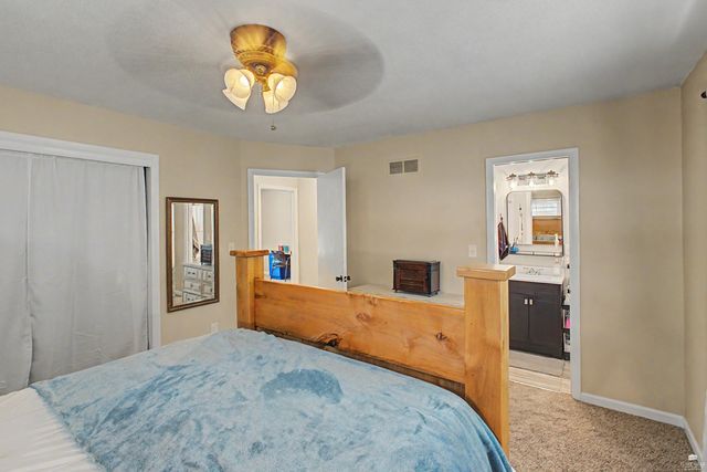 1805 Cedar Crest Drive, Manhattan, KS 66503