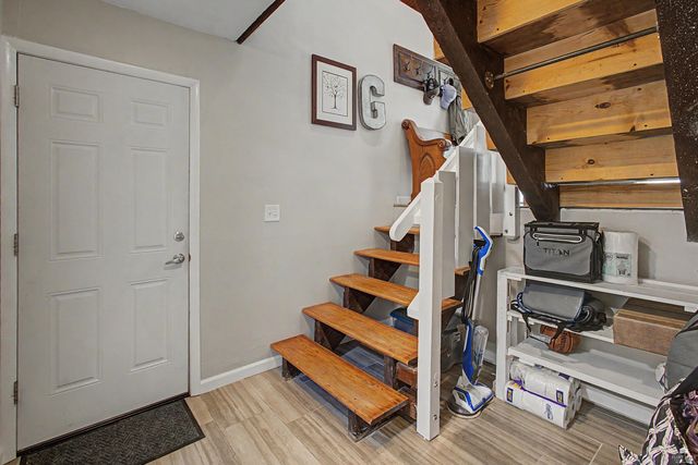 1805 Cedar Crest Drive, Manhattan, KS 66503