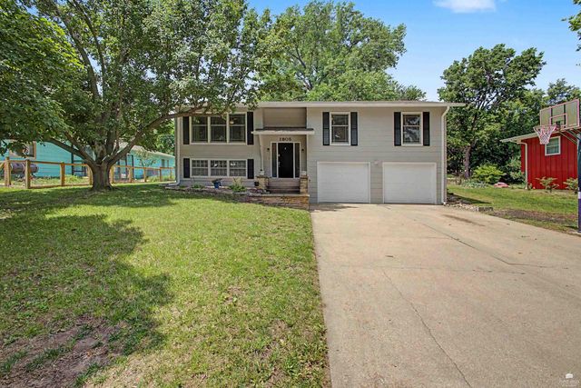 1805 Cedar Crest Drive, Manhattan, KS 66503