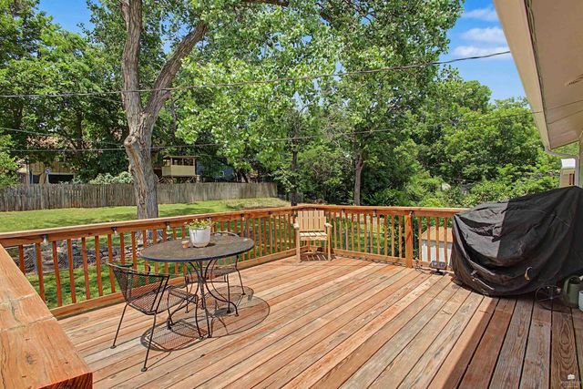 1805 Cedar Crest Drive, Manhattan, KS 66503