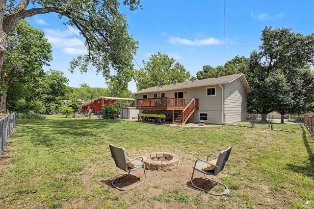 1805 Cedar Crest Drive, Manhattan, KS 66503