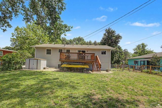 1805 Cedar Crest Drive, Manhattan, KS 66503