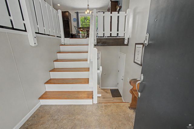 1805 Cedar Crest Drive, Manhattan, KS 66503