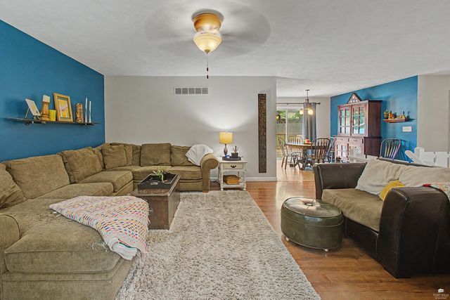 1805 Cedar Crest Drive, Manhattan, KS 66503