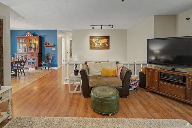 1805 Cedar Crest Drive, Manhattan, KS 66503