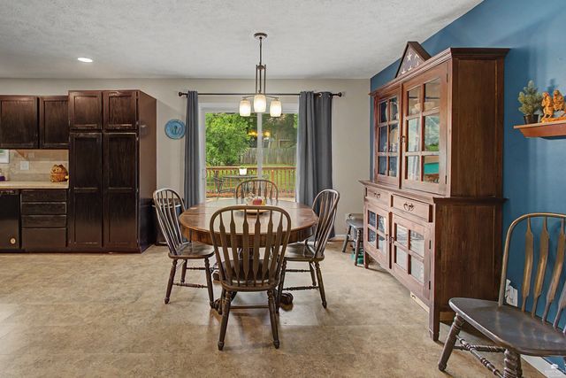 1805 Cedar Crest Drive, Manhattan, KS 66503