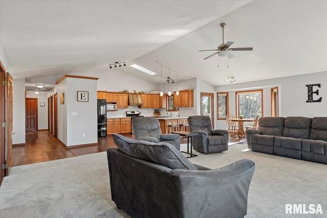 6378 DEER RUN Road, Rochester, IL 62563