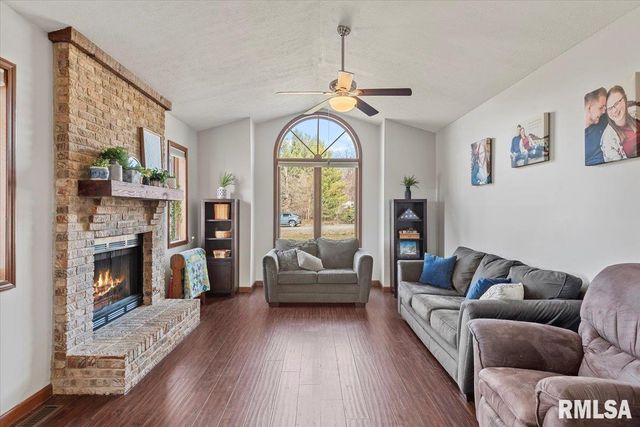 6378 DEER RUN Road, Rochester, IL 62563