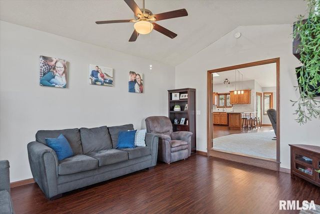 6378 DEER RUN Road, Rochester, IL 62563