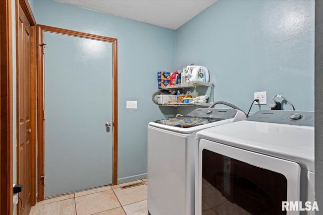 6378 DEER RUN Road, Rochester, IL 62563