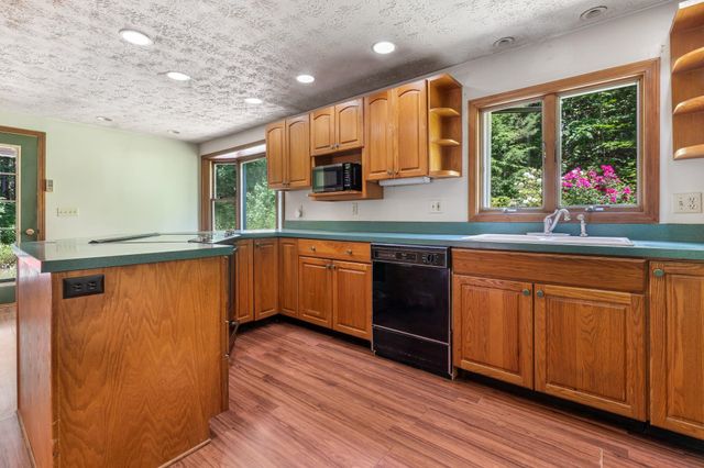 127 Mountain Road, Deerfield, NH 03037