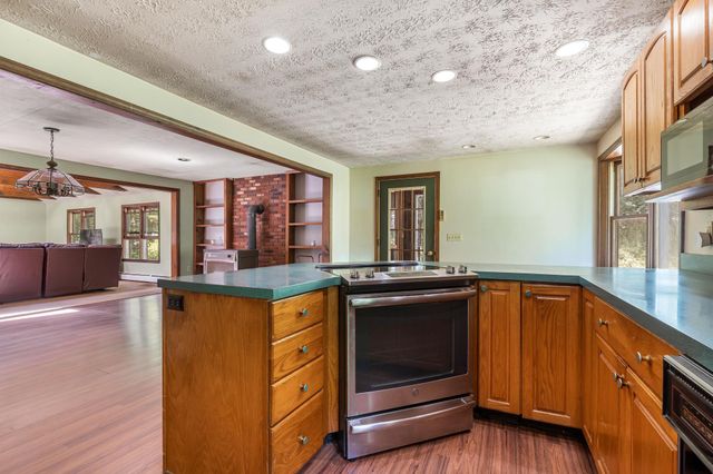 127 Mountain Road, Deerfield, NH 03037
