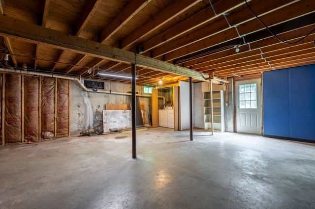 127 Mountain Road, Deerfield, NH 03037