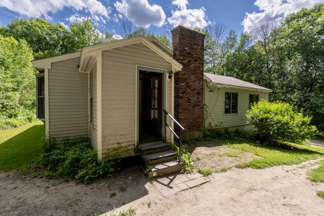 127 Mountain Road, Deerfield, NH 03037