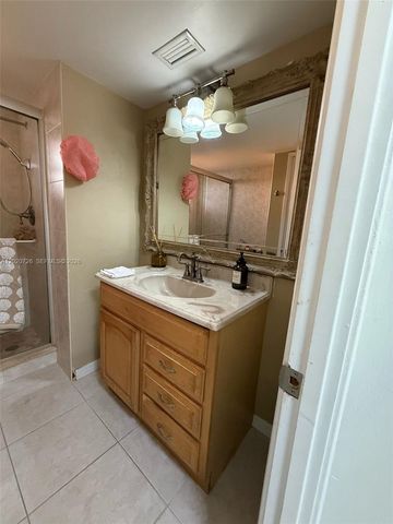 1770 NE 191st St 814-1, Miami, FL 33179