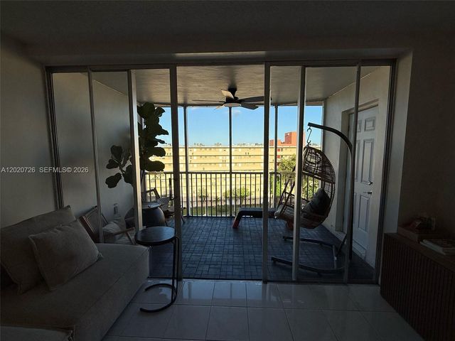 1770 NE 191st St 814-1, Miami, FL 33179