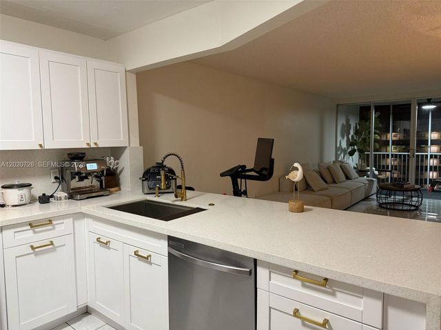 1770 NE 191st St 814-1, Miami, FL 33179