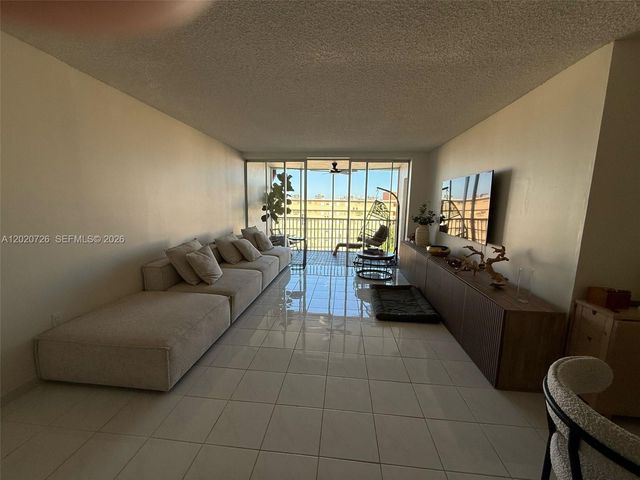 1770 NE 191st St 814-1, Miami, FL 33179