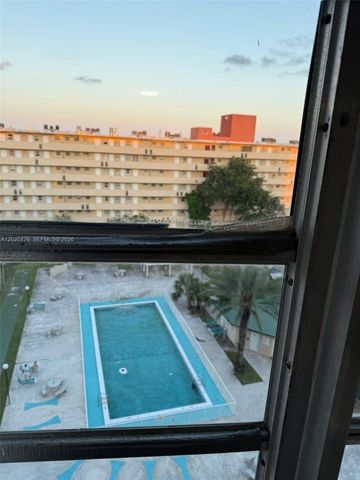 1770 NE 191st St 814-1, Miami, FL 33179