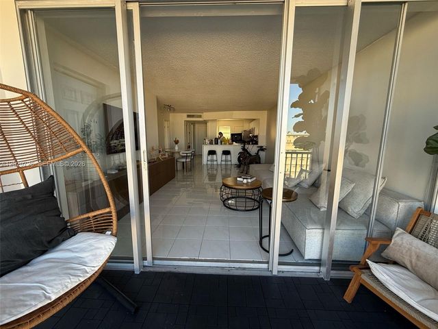 1770 NE 191st St 814-1, Miami, FL 33179