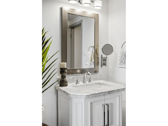 1888 S Jackson St 203, Denver, CO 80210