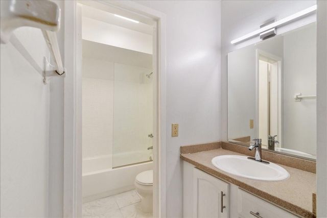 5100 SW 41st Street 321, Pembroke Park, FL 33023