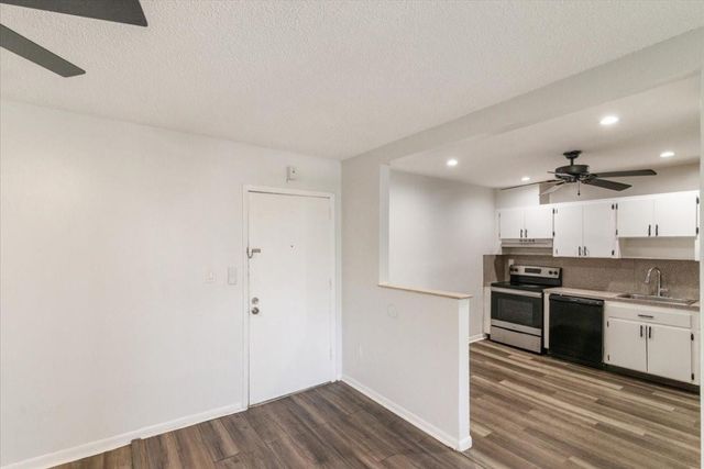 5100 SW 41st Street 321, Pembroke Park, FL 33023