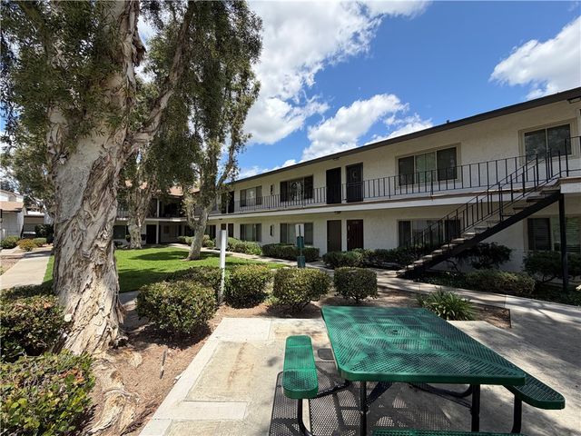 1330 W Lambert, La Habra, CA 90631