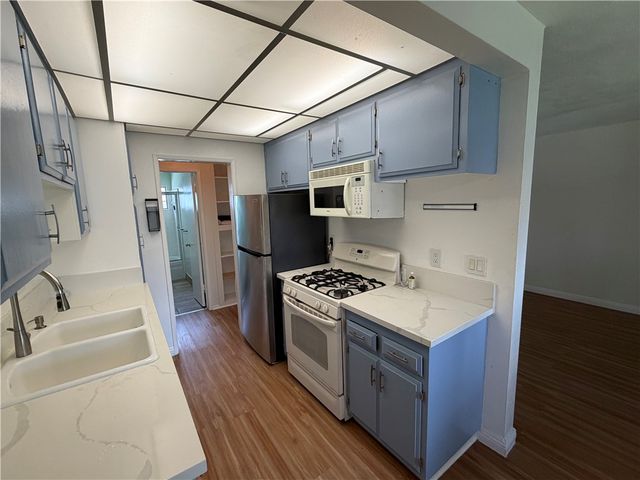 1330 W Lambert, La Habra, CA 90631