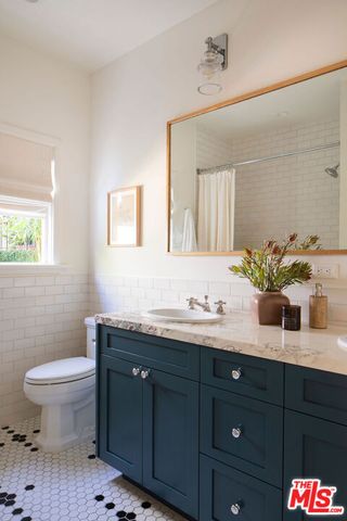 804 Westmount Drive, West Hollywood, CA 90069