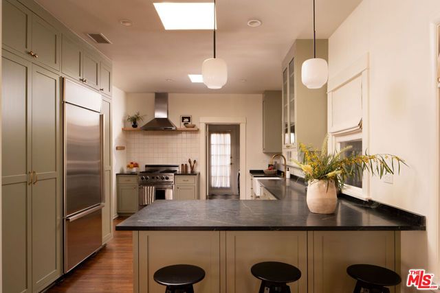 804 Westmount Drive, West Hollywood, CA 90069