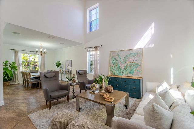 362 Lake Crest Ct, Weston, FL 33326