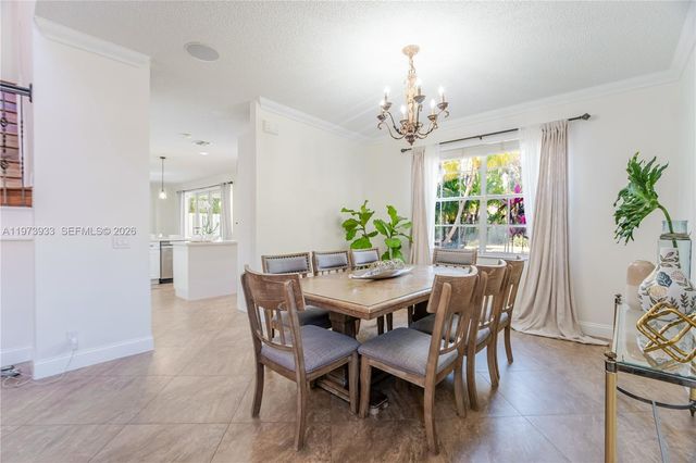 362 Lake Crest Ct, Weston, FL 33326