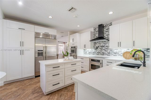 362 Lake Crest Ct, Weston, FL 33326