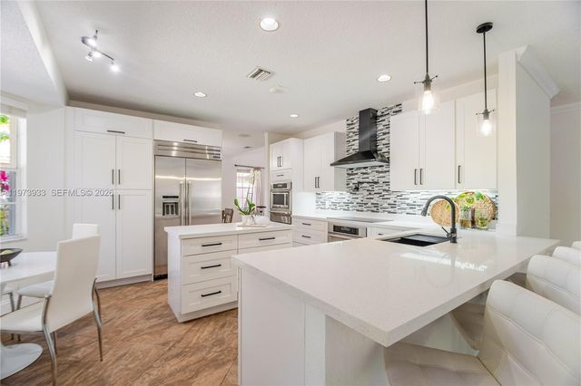 362 Lake Crest Ct, Weston, FL 33326