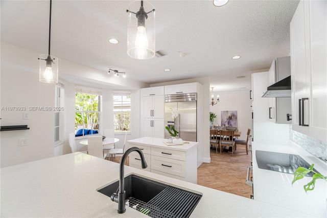 362 Lake Crest Ct, Weston, FL 33326