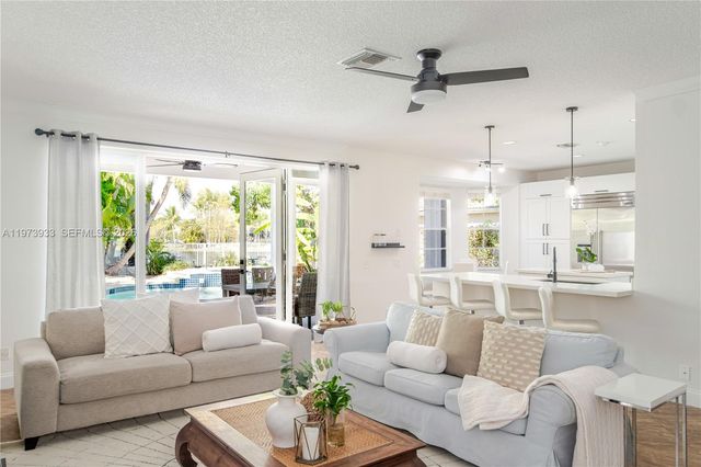 362 Lake Crest Ct, Weston, FL 33326