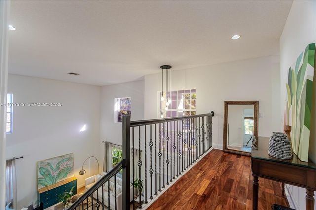 362 Lake Crest Ct, Weston, FL 33326