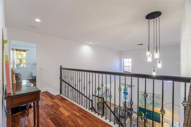 362 Lake Crest Ct, Weston, FL 33326