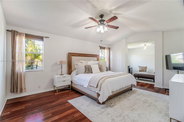 362 Lake Crest Ct, Weston, FL 33326