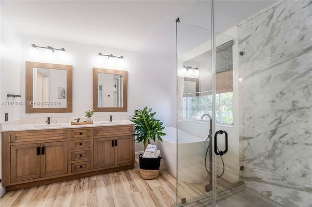 362 Lake Crest Ct, Weston, FL 33326