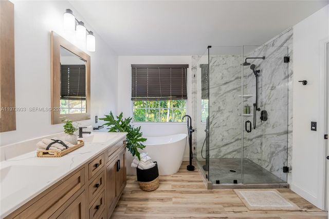 362 Lake Crest Ct, Weston, FL 33326