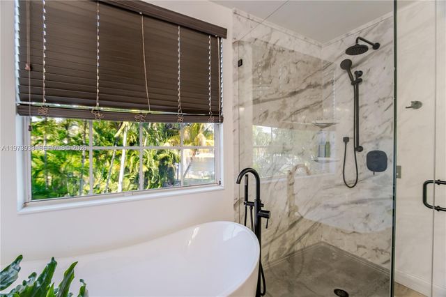 362 Lake Crest Ct, Weston, FL 33326